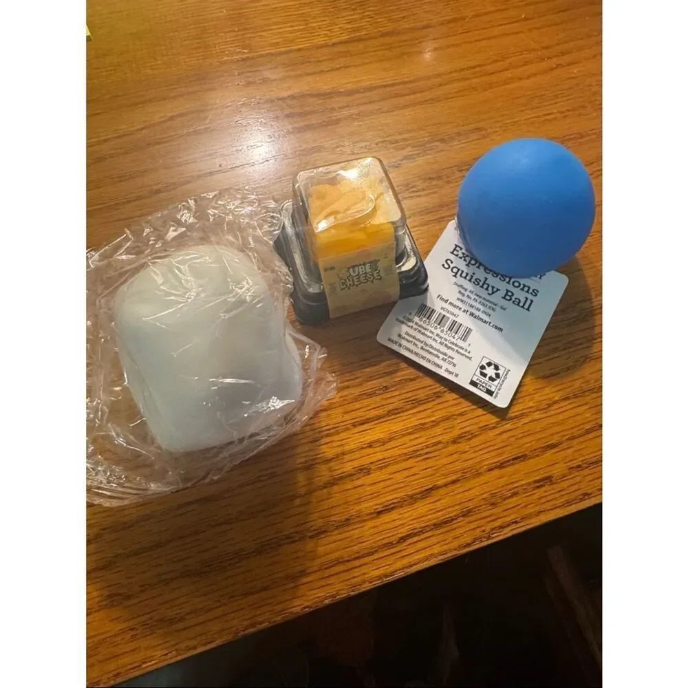 Squishy toys - Blue Expressions Squishy Ball, white squishy and mini cheese cube